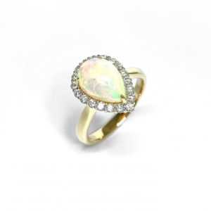 18Ct Yellow Gold Opal & Ring