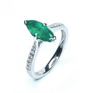 18Ct White Gold Emerald & Diamond Ring