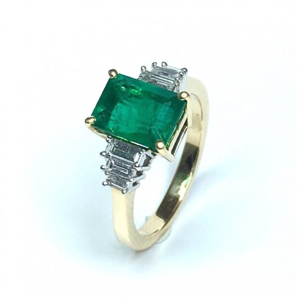 18Ct Yellow Gold Emerald & Diamond Ring