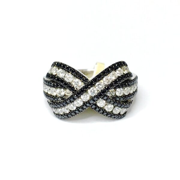 18 Ct White Gold Black & White Diamond Crossover