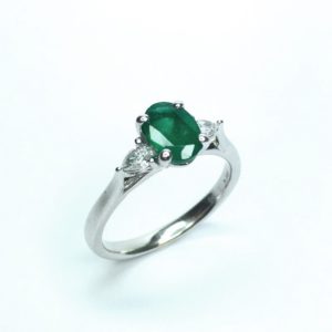 Platinium Emerald & Diamond Ring