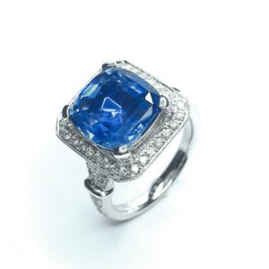 18Ct White Gold Sri Lankan Blue Sapphire & Diamond Ring