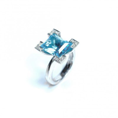 Second Hand Blue Topaz & Diamond Ring in 18ct White Gold