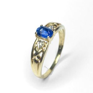 Image of second hand sapphire ring in 9ct yellow gold