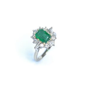 Image of second hand emerald & diamond ring in 18ct yellow gold