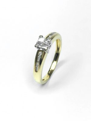 Image of second hand 18ct yellow gold diamond ring