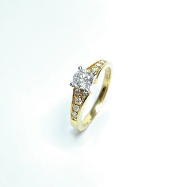 18ct Yellow Gold Diamond Ring