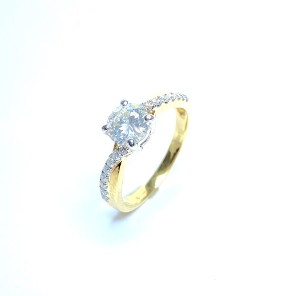 18ct Yellow Gold Diamond Ring