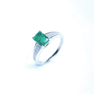 Second Hand 18ct White Gold Emerald & Diamond Ring