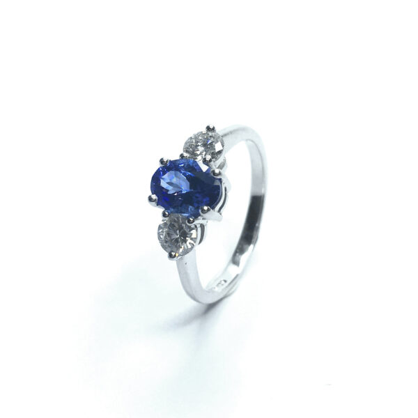 18ct White Gold Tanzanite & Diamond 3 Stone Ring