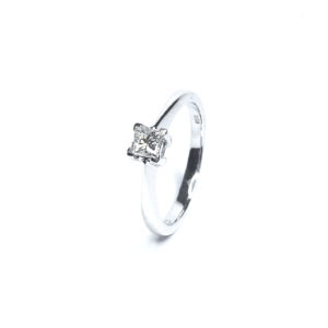 Second Hand 18ct White Gold Diamond Solitare Ring