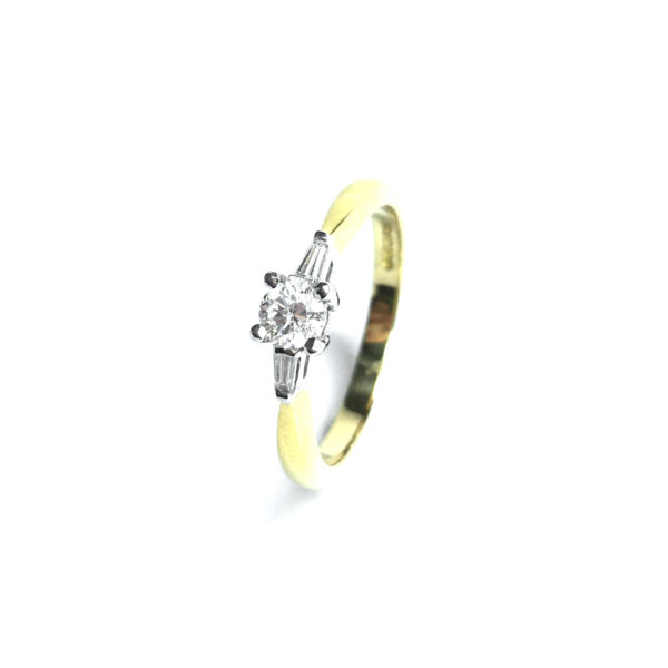 18ct Yellow Gold Diamond Ring