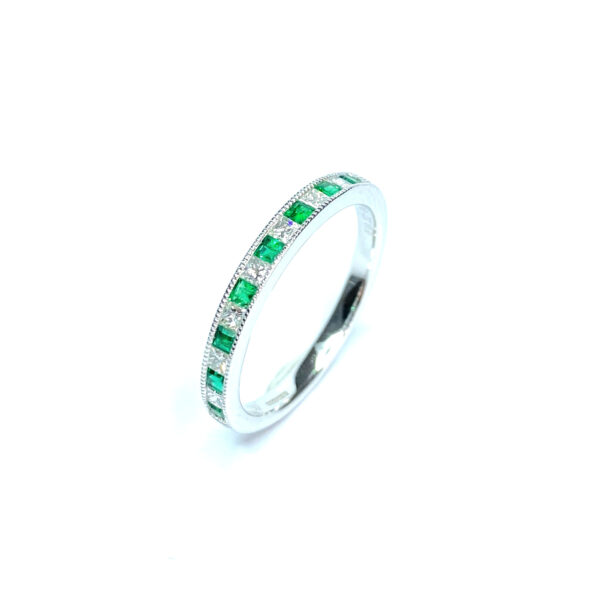 18ct White Gold Emerald & Diamond Ring