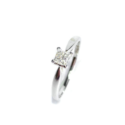 18ct White Gold Diamond Solitare Ring
