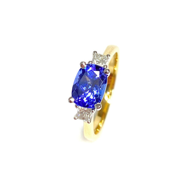 18ct Yellow Gold Tanzanite & Diamond Ring