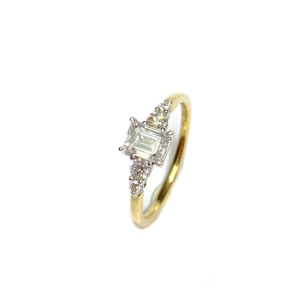 18ct Yellow Gold Diamond Ring