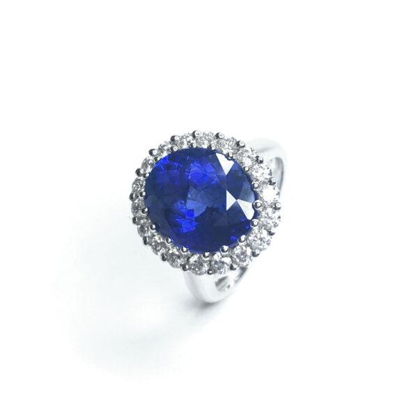 18ct White Gold Tanzanite & Diamond Cluster Ring