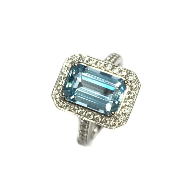 18ct White Gold Aquamarine & Diamond Ring