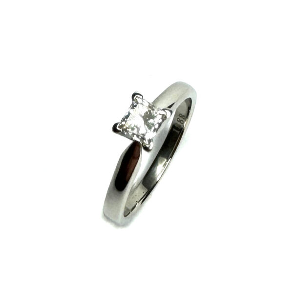 Second Hand Platinum Diamond Solitare Ringq