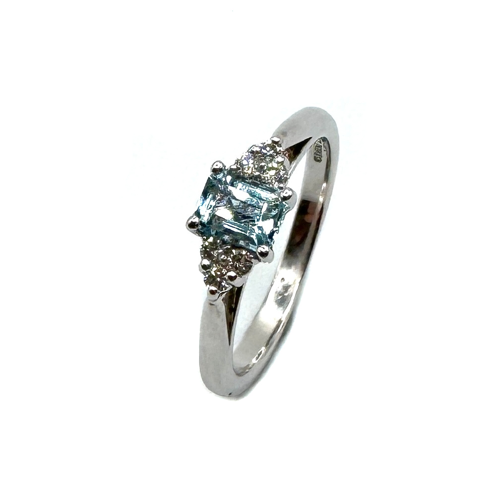 Second Hand 18ct White Gold Aquamarine & Diamond Ring