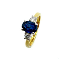18ct Yellow Gold Sapphire & Diamond Ring